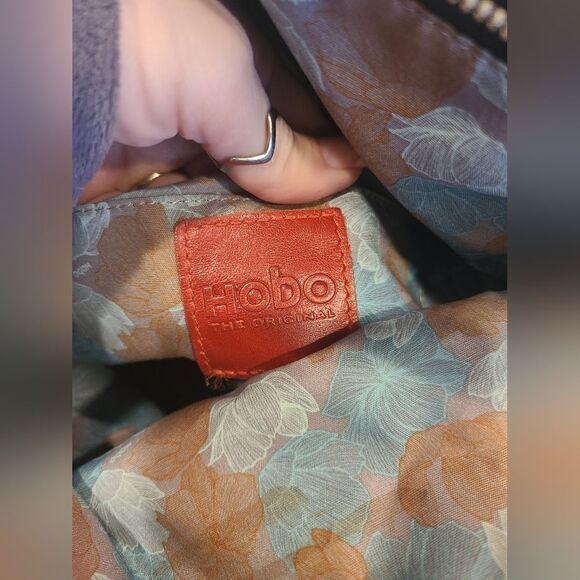 Hobo International Black & Tan leather Top Handle Bag/Buckle Bag Purse Zipper - Picture 8 of 13